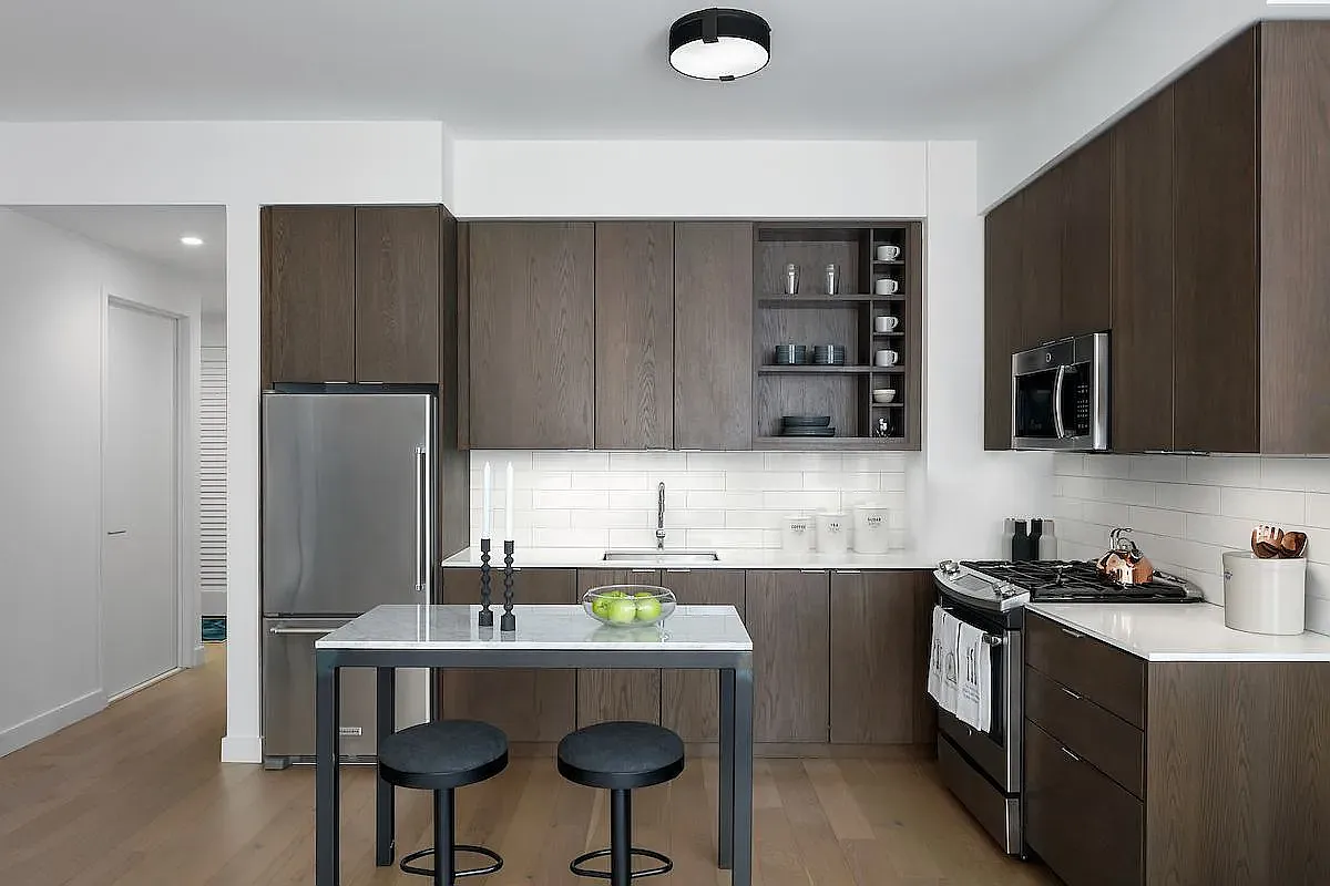 225 East 39th Street — Photo 2