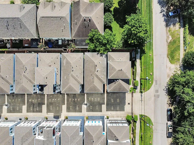 2606 Madeline Grove Dr — Photo 42