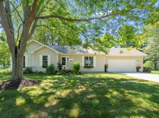 68325 Riverview Dr, South Haven, MI 49090
