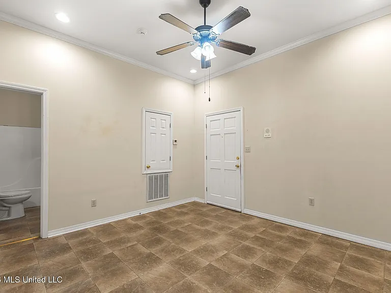 2 W Lakeview Dr #6 — Photo 8