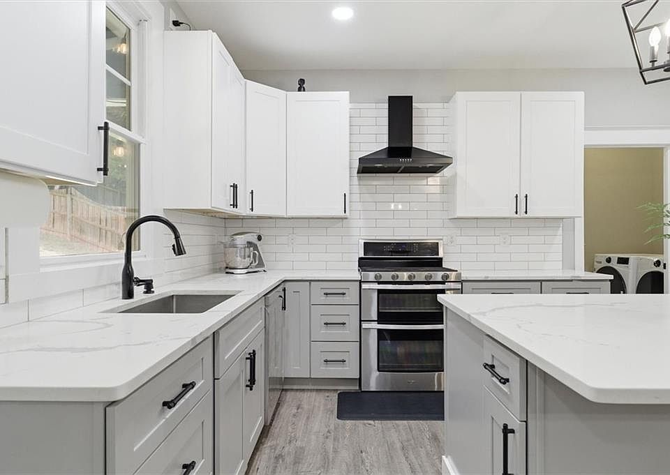 1st image of 915 Mill Garden Pl