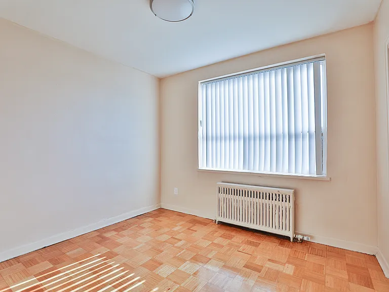 2223 Eglinton Ave E — Photo 11