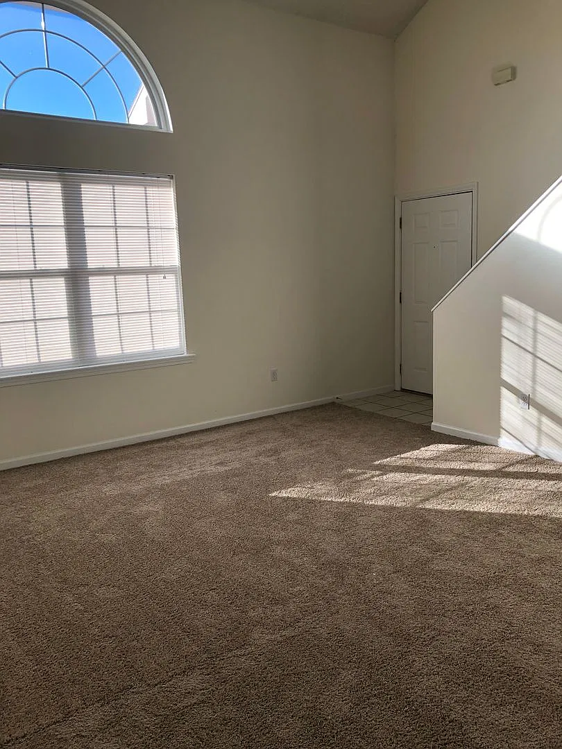 The Hill - 3 bed 2 bath Townhome — Photo 3