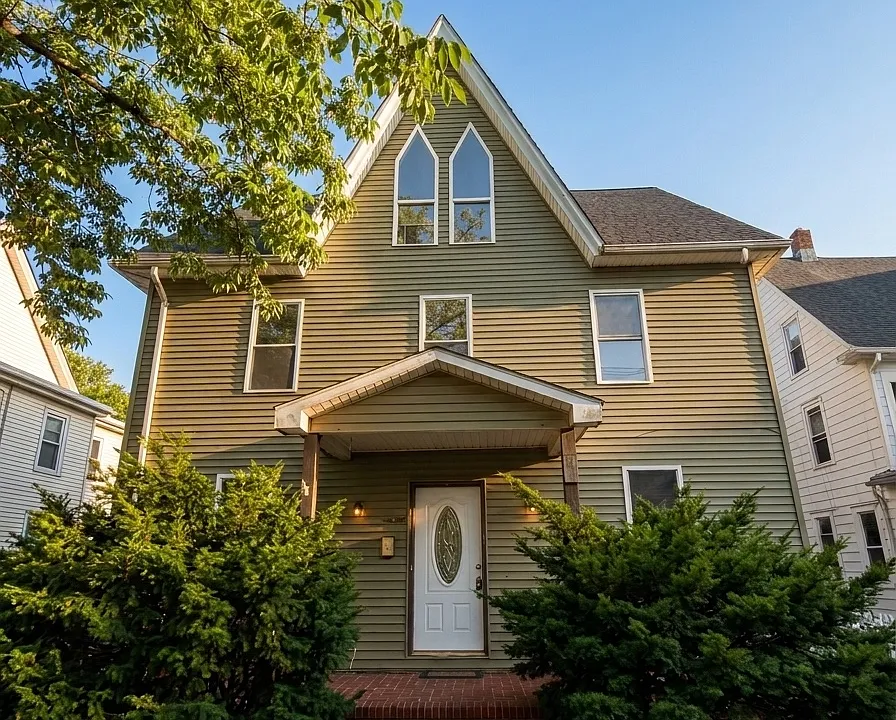 558 Columbia Ave #1
