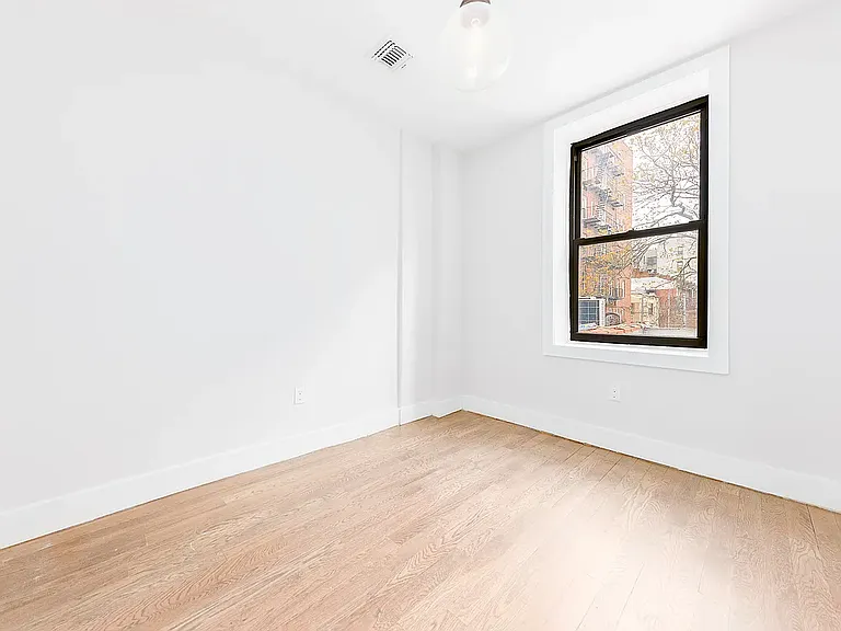 1212 Kings Hwy #2 — Photo 5