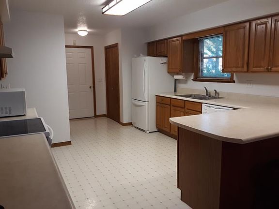 2nd image of 7088 Lakewood Dr