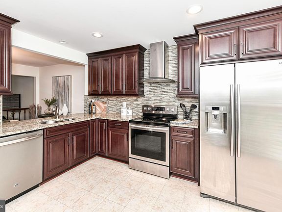 5th image of 9644 Sutton Green Ct