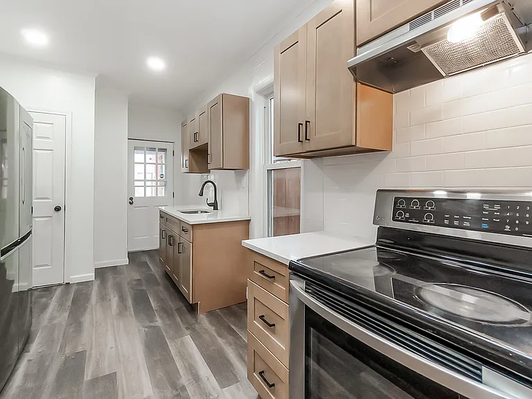 716 W Cedar St — Photo 9