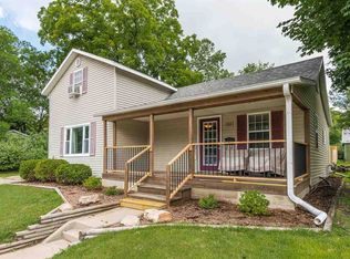 518 8th Ave, Baraboo, WI 53913