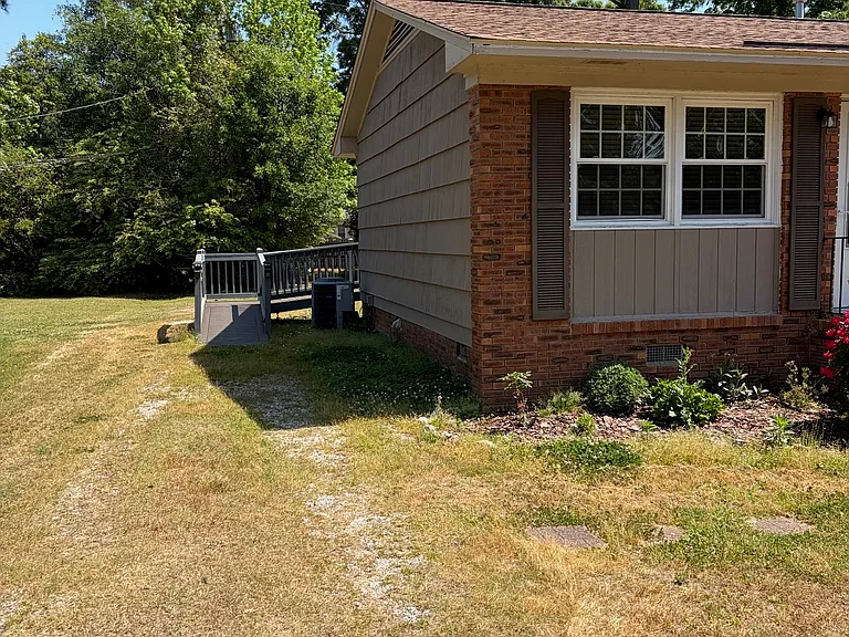 112 Longwood Ln #B — Photo 18