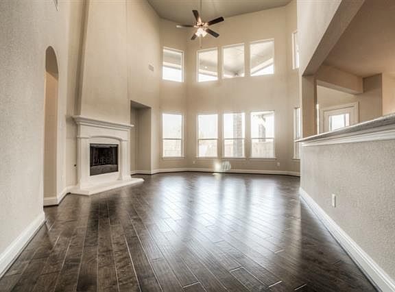 2nd image of 4119 Hawthorne Dr
