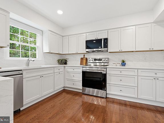 5th image of 1122 Bettstrail Way
