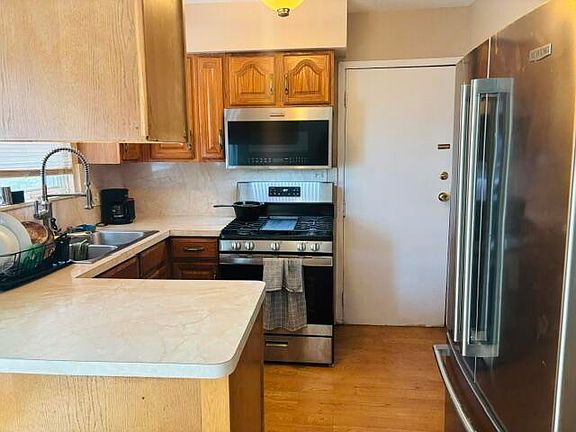 3rd image of 2906 Marshall St