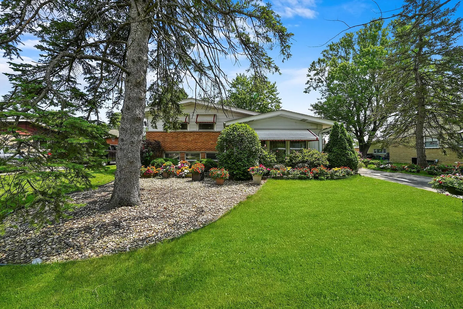 185 Joyce Ln photo 1