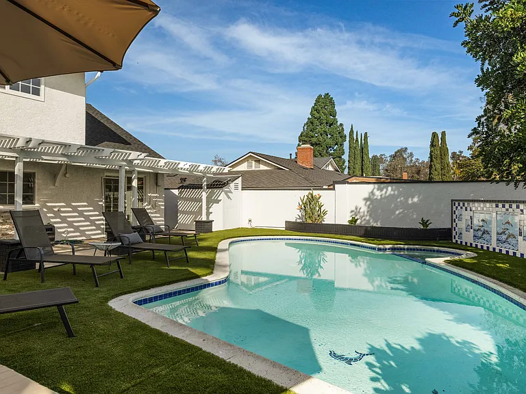 24262 Lysanda Dr — Photo 9