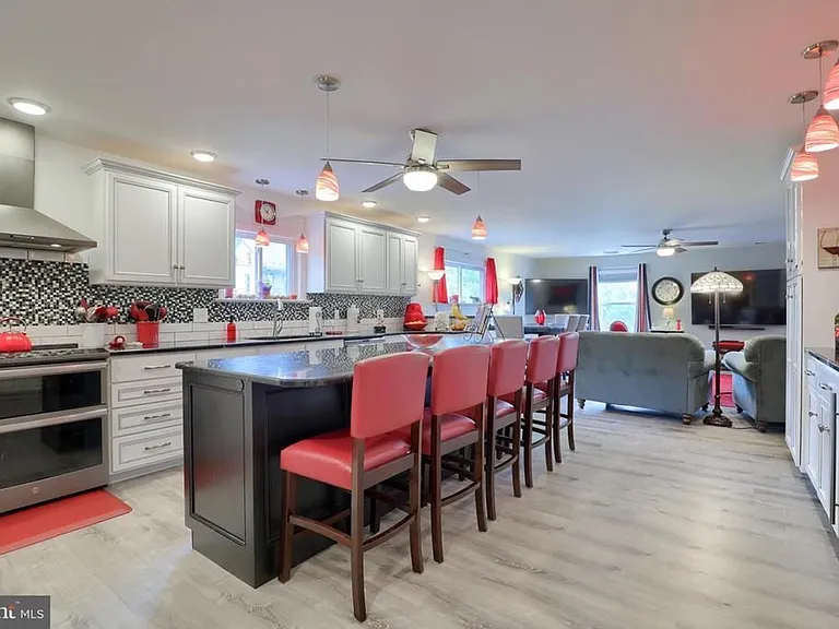 1500 Wilson Ave — Photo 31