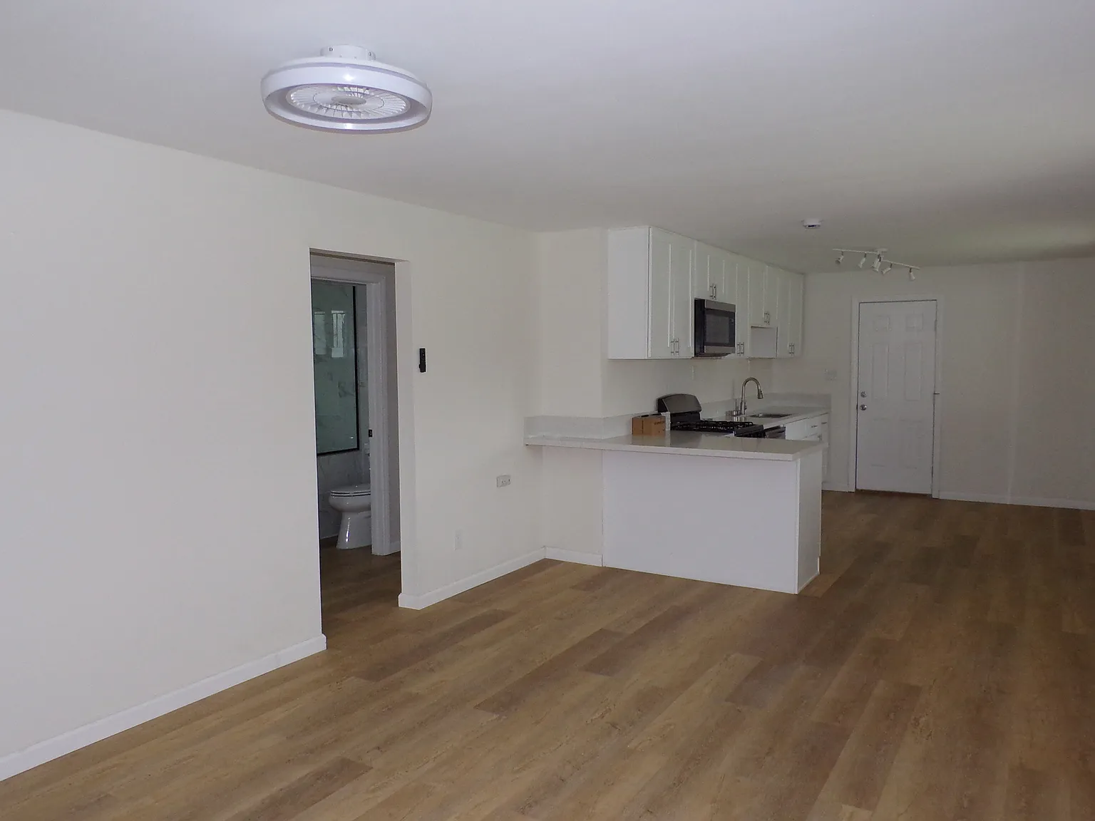 2 bed, 1350 sqft, $1,795 — Photo 2