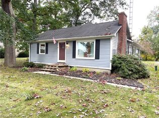 1551 Smith Kramer St NE, Hartville, OH 44632