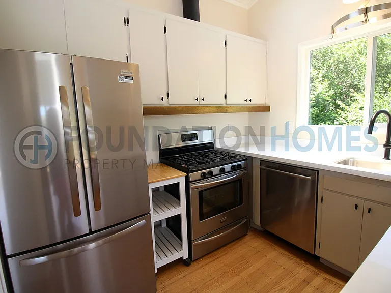 140 Redwood Rd — Photo 12