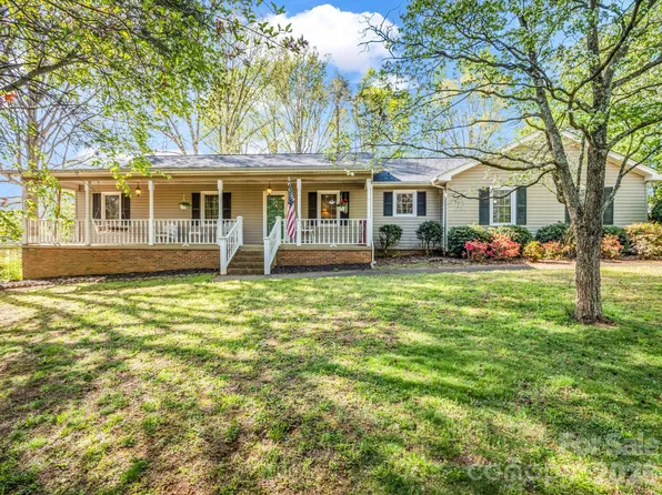 209 Holly Hills Dr, Forest City, NC 28043