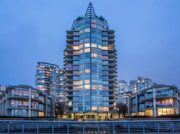 1328 Marinaside Cres #2005, Vancouver, BC V6Z 3B3