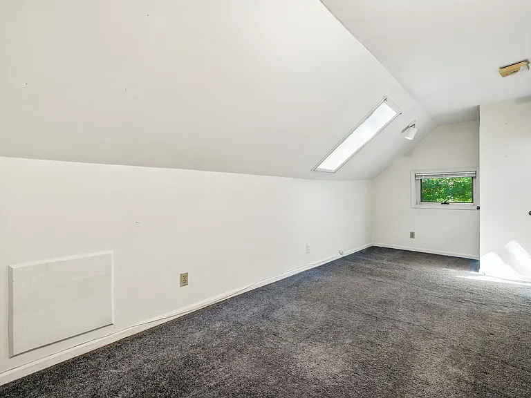 212 Barclay Rd — Photo 10