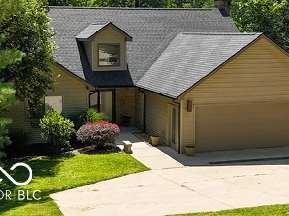 3571 S Poplar Dr, Columbus, IN 47201