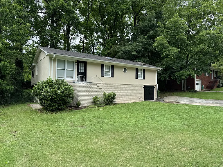 2408 Melody Ln NW — Photo 2