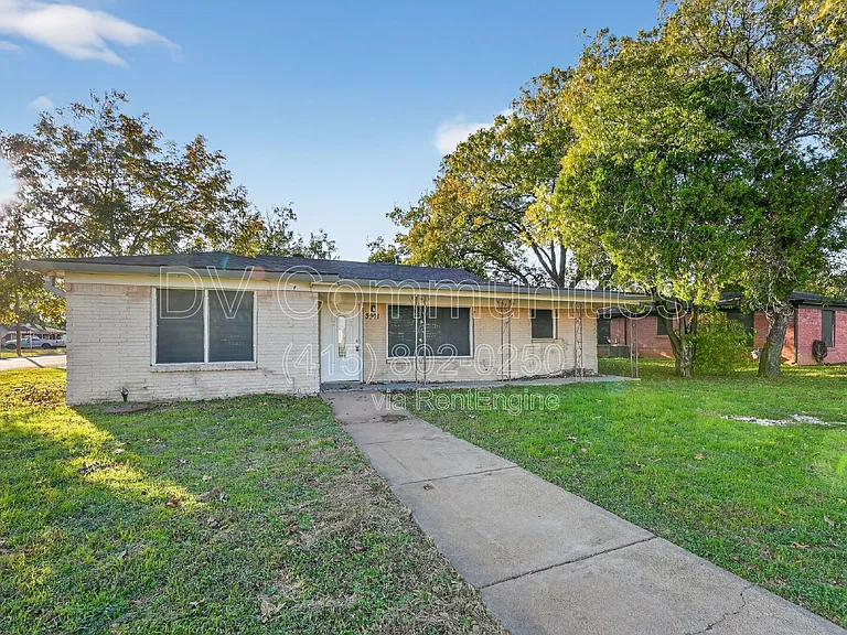 3901 Dakota Trl — Photo 3