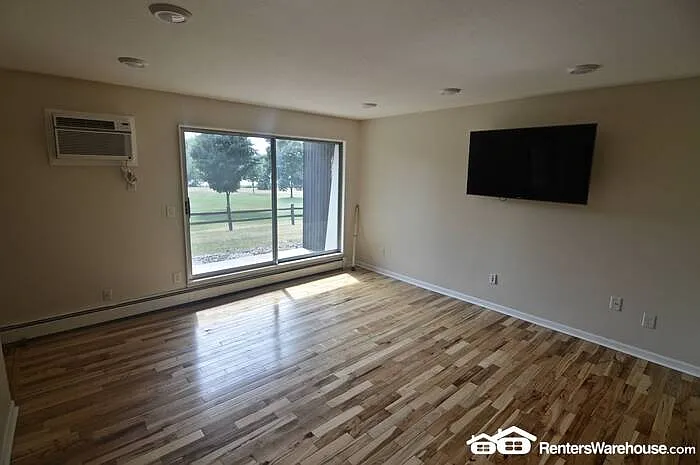4201 Lakeside Ave N #111 — Photo 2