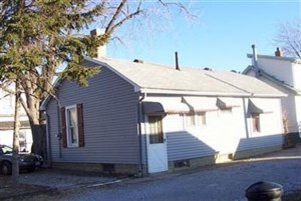 2nd image of 214 1/2 Delaware Ave