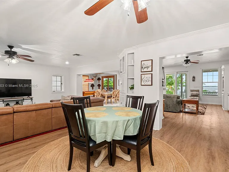 2551 Lakeview Dr — Photo 18