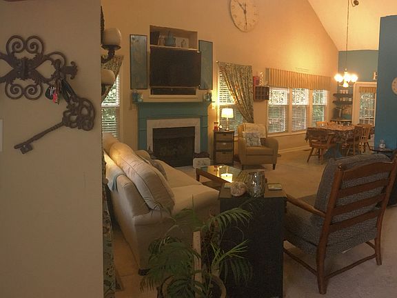 Living Room/ Dining Room