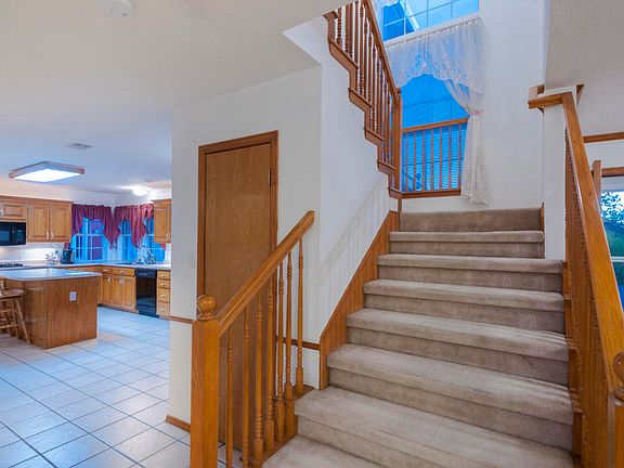 5th image of 8443 Vista Verde Pl NW