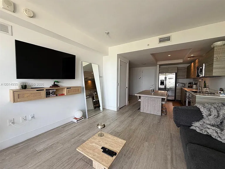 121 NE 34th St #F1605 — Photo 8