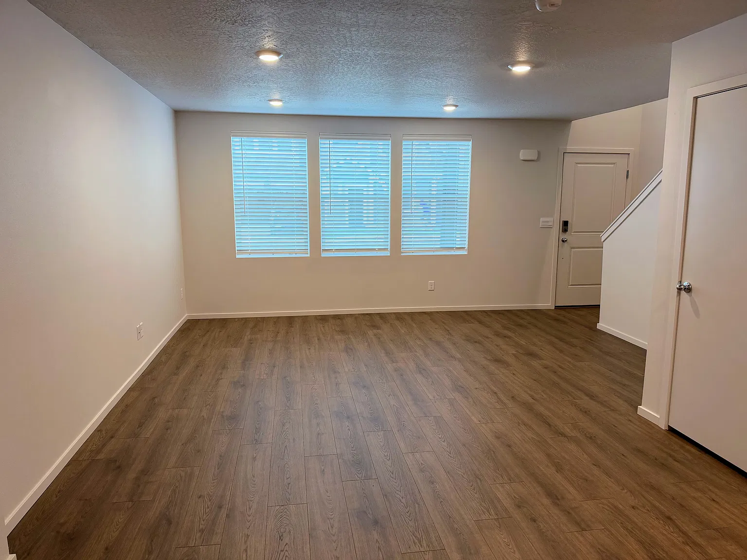 3 bed, 1337 sqft, $2,150 — Photo 2
