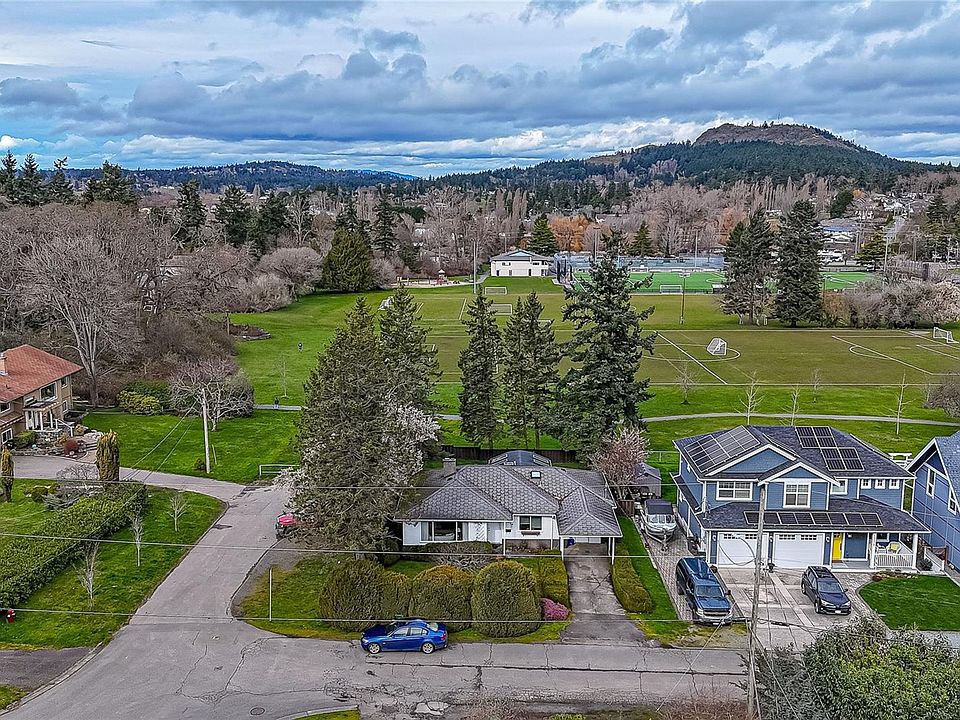 1st image of 1364 Harrop Rd