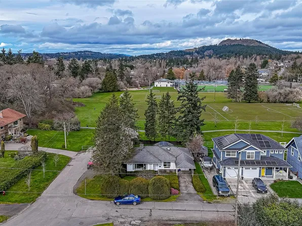 1364 Harrop Rd, Saanich, BC V8P 2S4