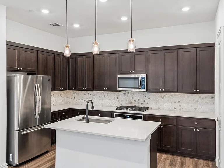 2215 Adena Springs Dr — Photo 4
