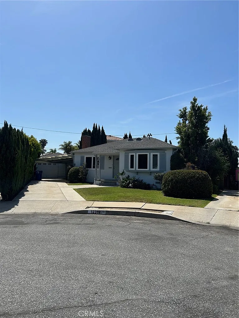 3 bed, 1157 sqft, $5,700 — Photo 3