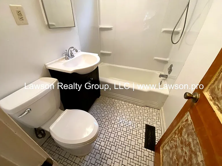2420 Winthrop Ave SW — Photo 21