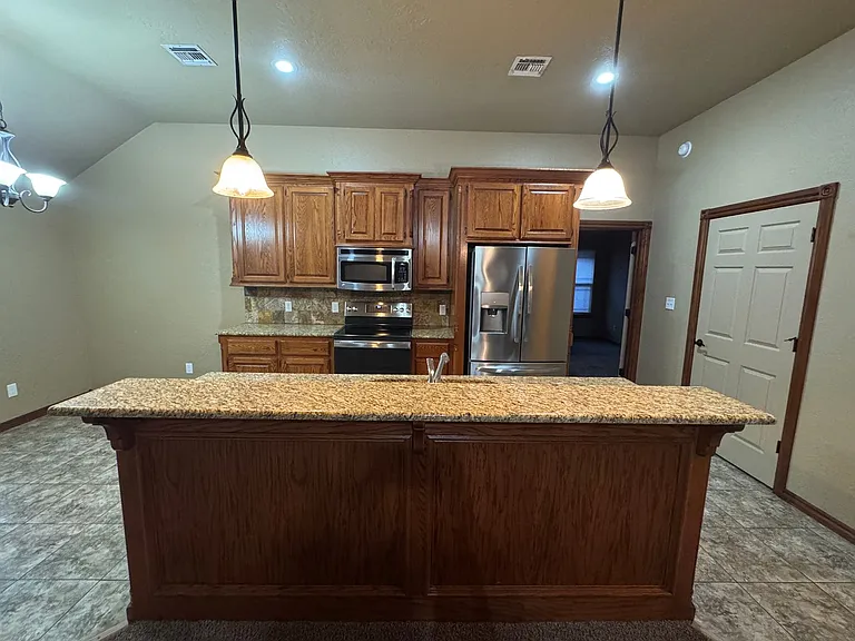 1517 NE Stonehouse Dr — Photo 9