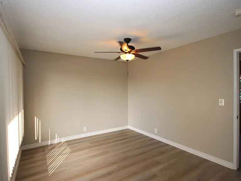 976 E Villa St #11 — Photo 12