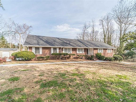 2nd image of 492 New Hope Rd