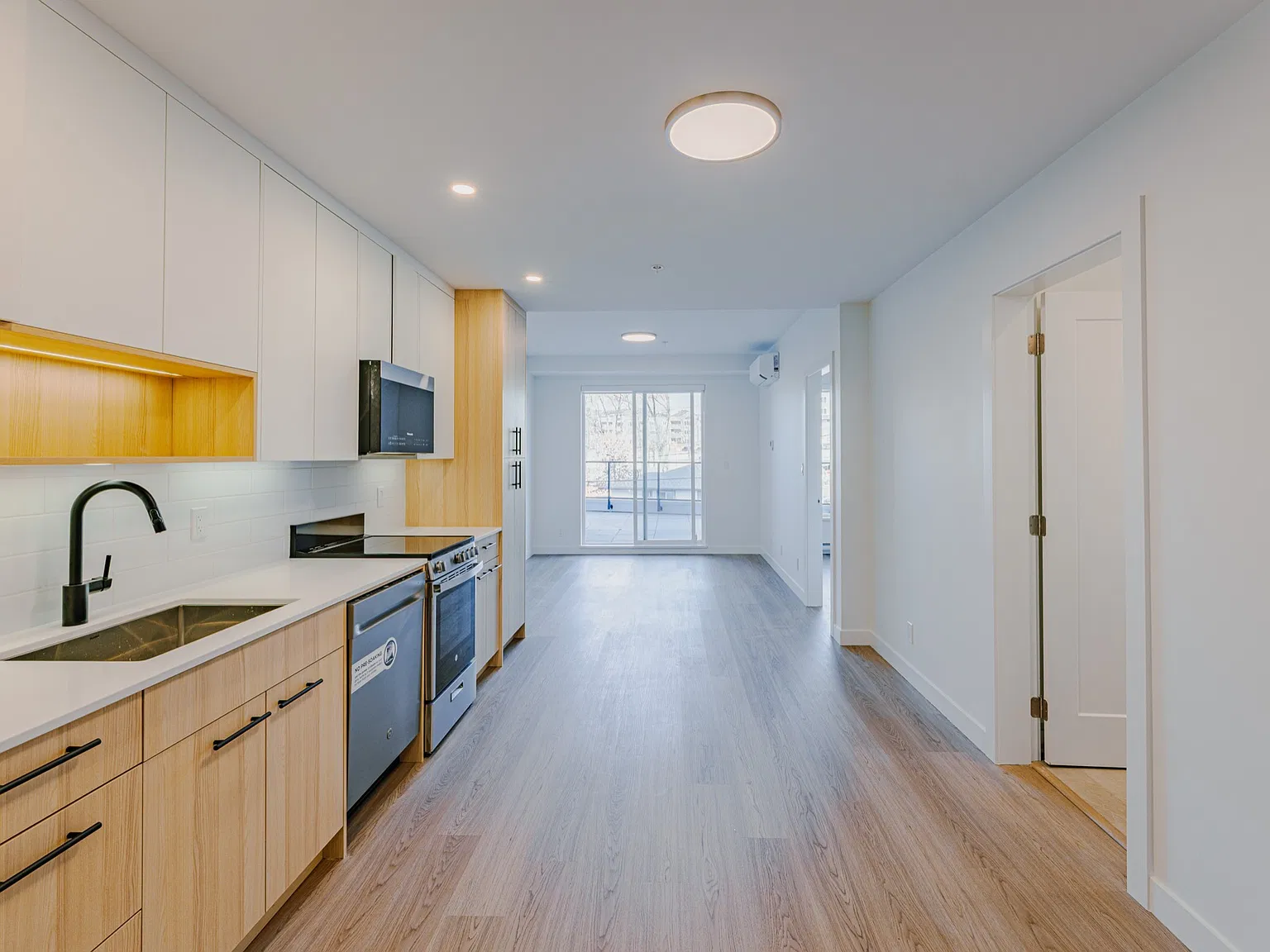 2 bed, $2,000 — Photo 2