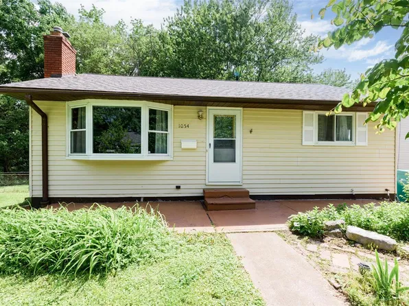 1054 Kuhlman Ln, Saint Louis, MO 63119