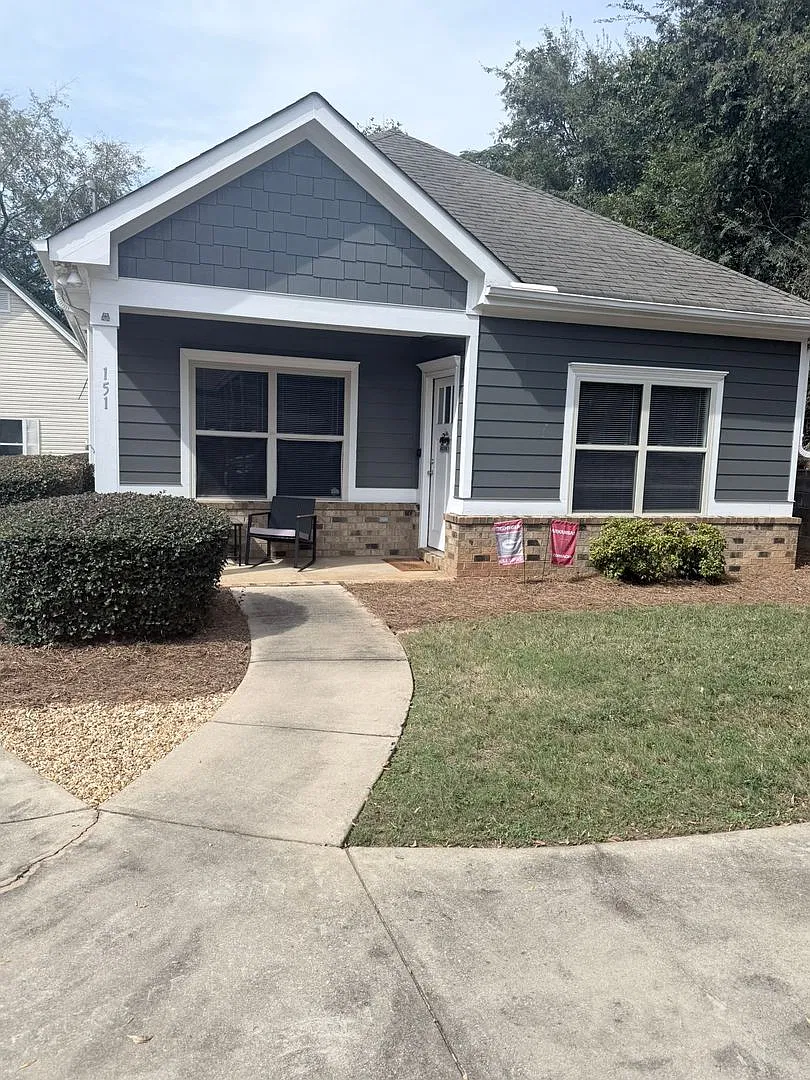 Two Bedroom Near Downtown Available! — Photo 1
