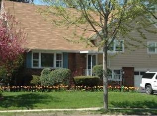 1000 Windsor Rd, Teaneck, NJ 07666