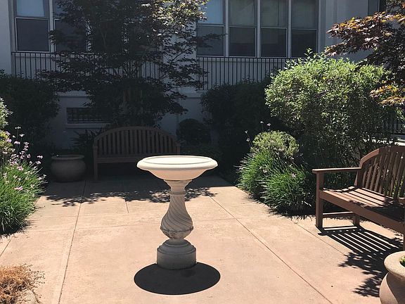 3rd image of 420 S Palm Dr #212