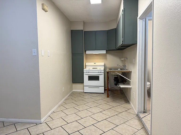 11831 Peach Tree Cir #A — Photo 2